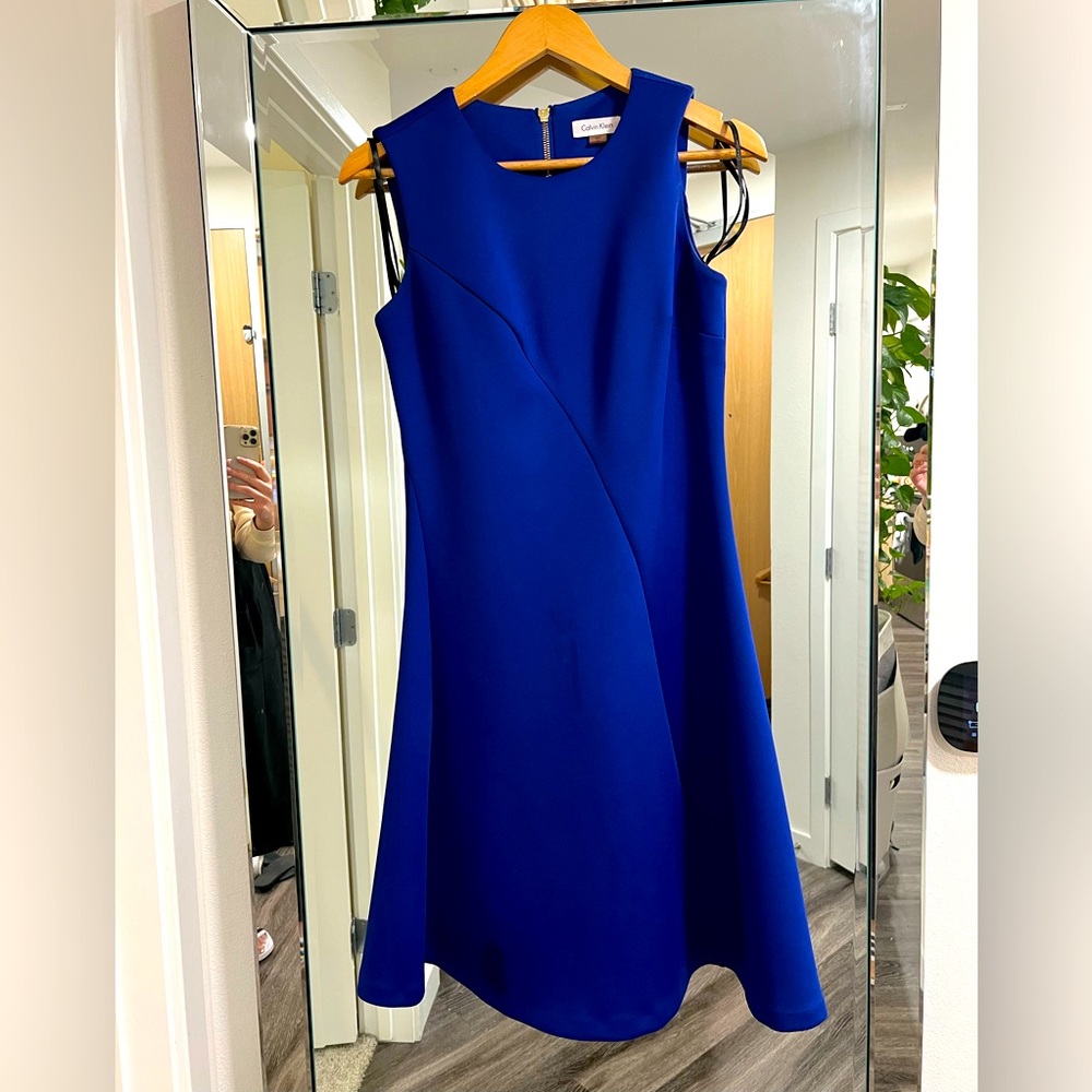 Gorgeous cocktail dress, size 6 like new with gold zipper